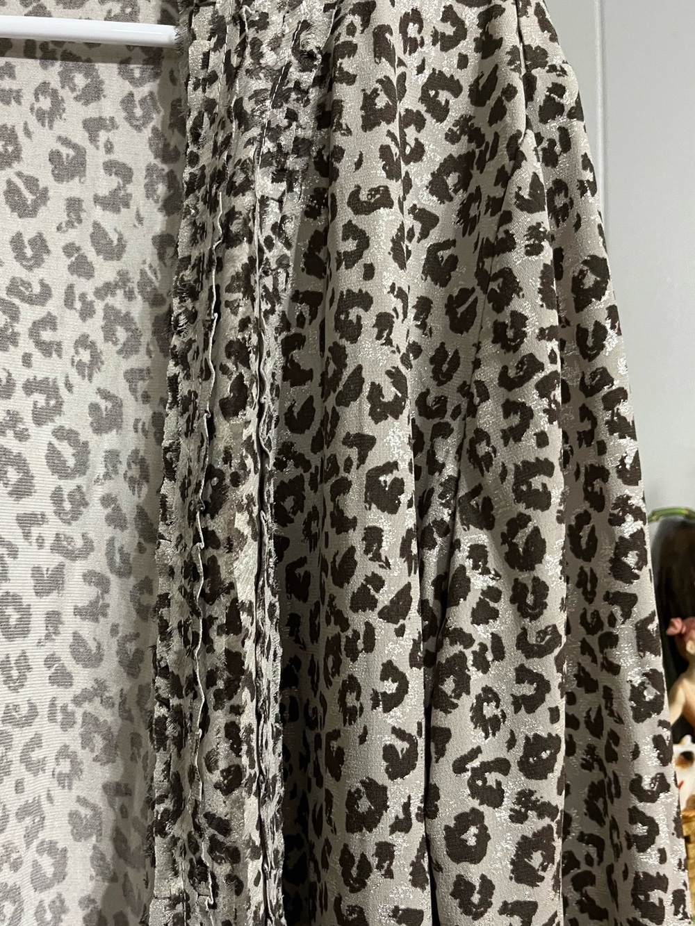 Chico’s Travelers Size 2 Leopard Print Open-front Cardigan with Ruffled Trim - Picture 4 of 7